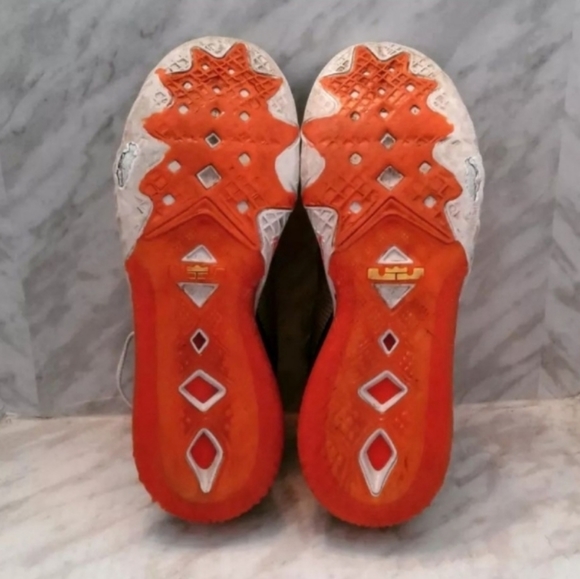 Nike LeBron XVIII Low 'Sylvester vs Tweety' Men's 11 Space jam Looney tune squad - Picture 3 of 7